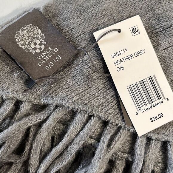 NWT Vince Camuto Ladies Heather Grey Triangle Wrap with Fringe O/S MSRP $38 - Picture 4 of 7